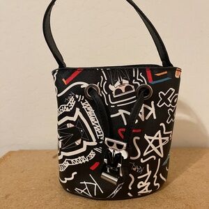 Crossbody begs